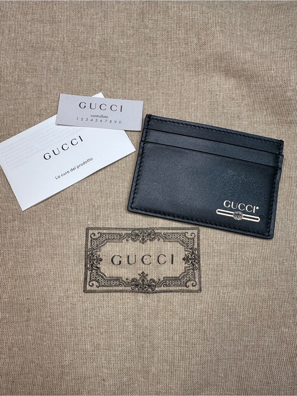 NEW Gucci Black Leather Gold Gucci Logo Card Holder